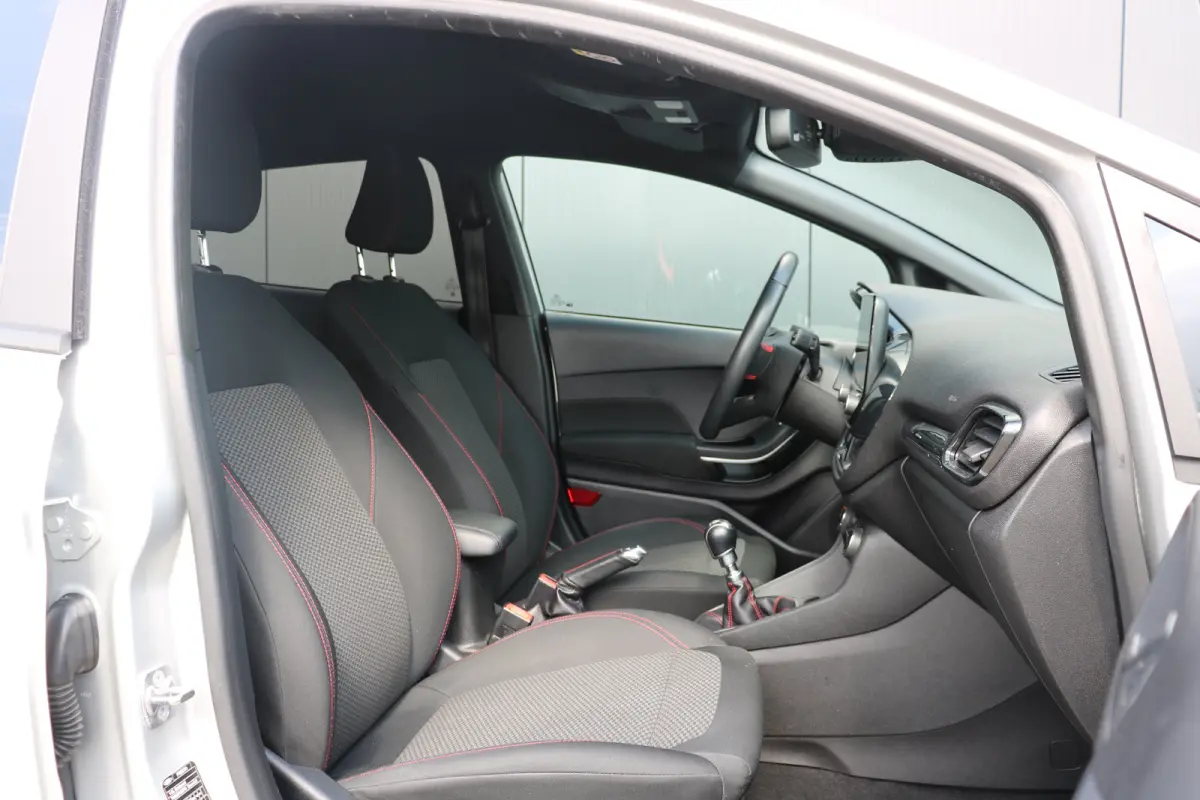 1.0 EcoBoost ST-Line AIRCO | CRUISE CONTROL | NAVI | CLIMATE | BLUETOOTH | PDC ACHTER | ALL SEASON
