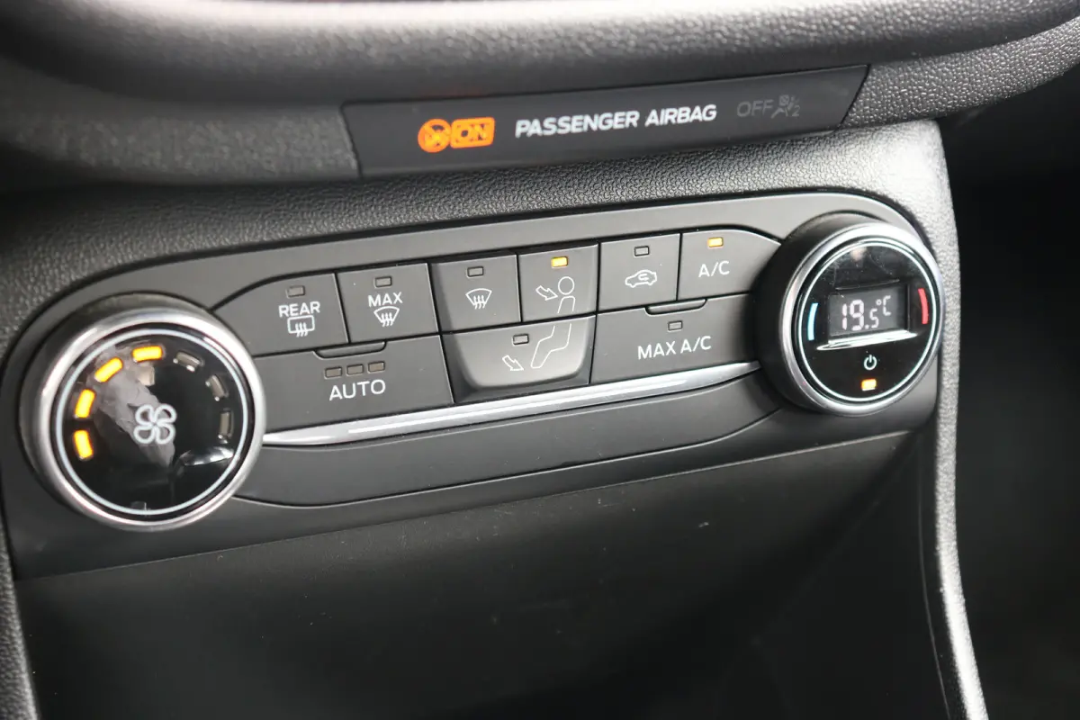 1.0 EcoBoost ST-Line AIRCO | CRUISE CONTROL | NAVI | CLIMATE | BLUETOOTH | PDC ACHTER | ALL SEASON