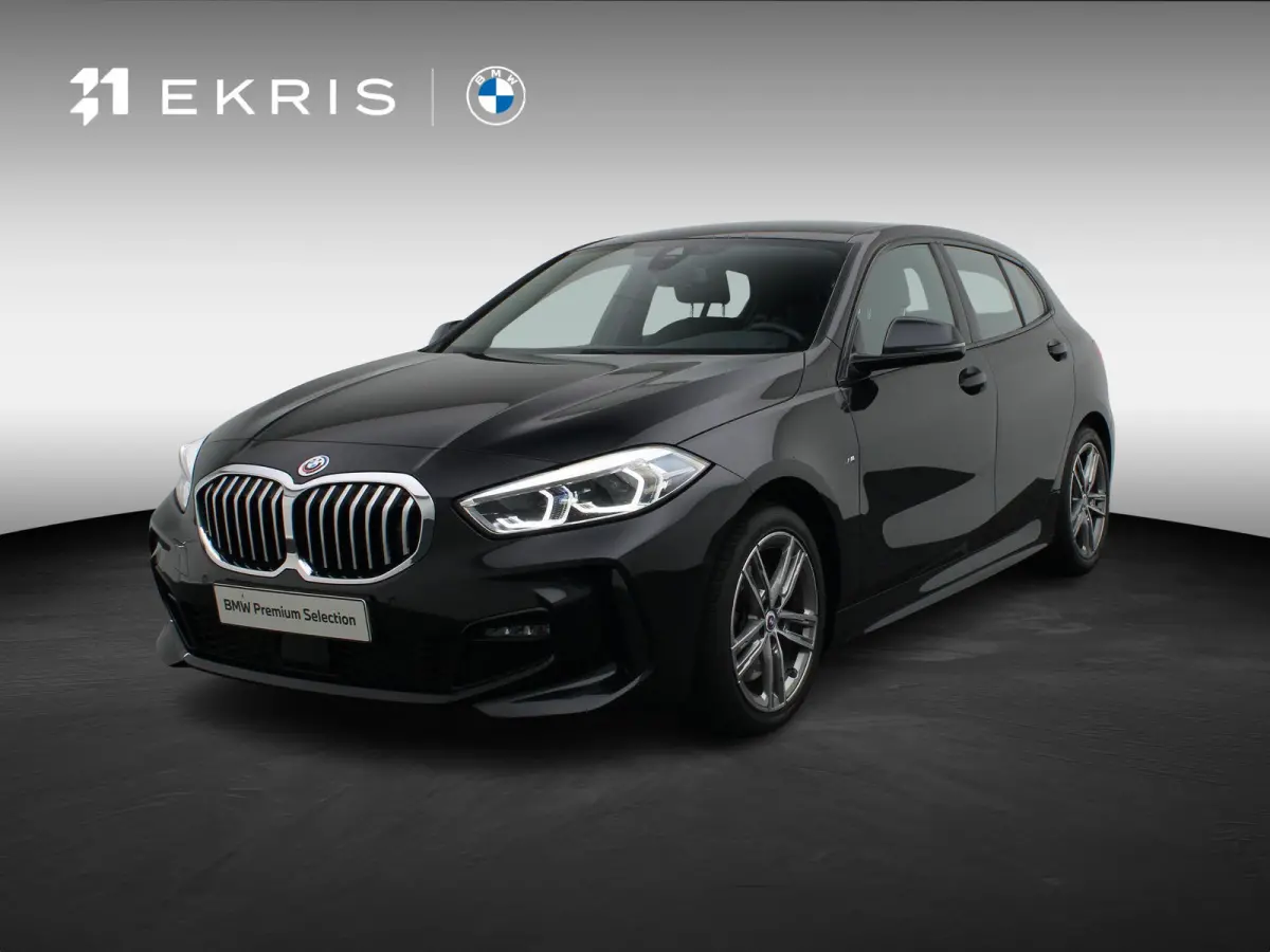 5-deurs 120i Executive | M Sportpakket | Parking Pack | Achteruitrijcamera | DAB | HiFi | 17''