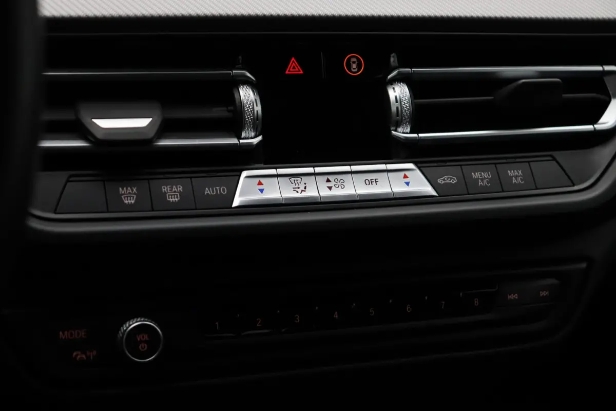 5-deurs 120i Executive | M Sportpakket | Parking Pack | Achteruitrijcamera | DAB | HiFi | 17''