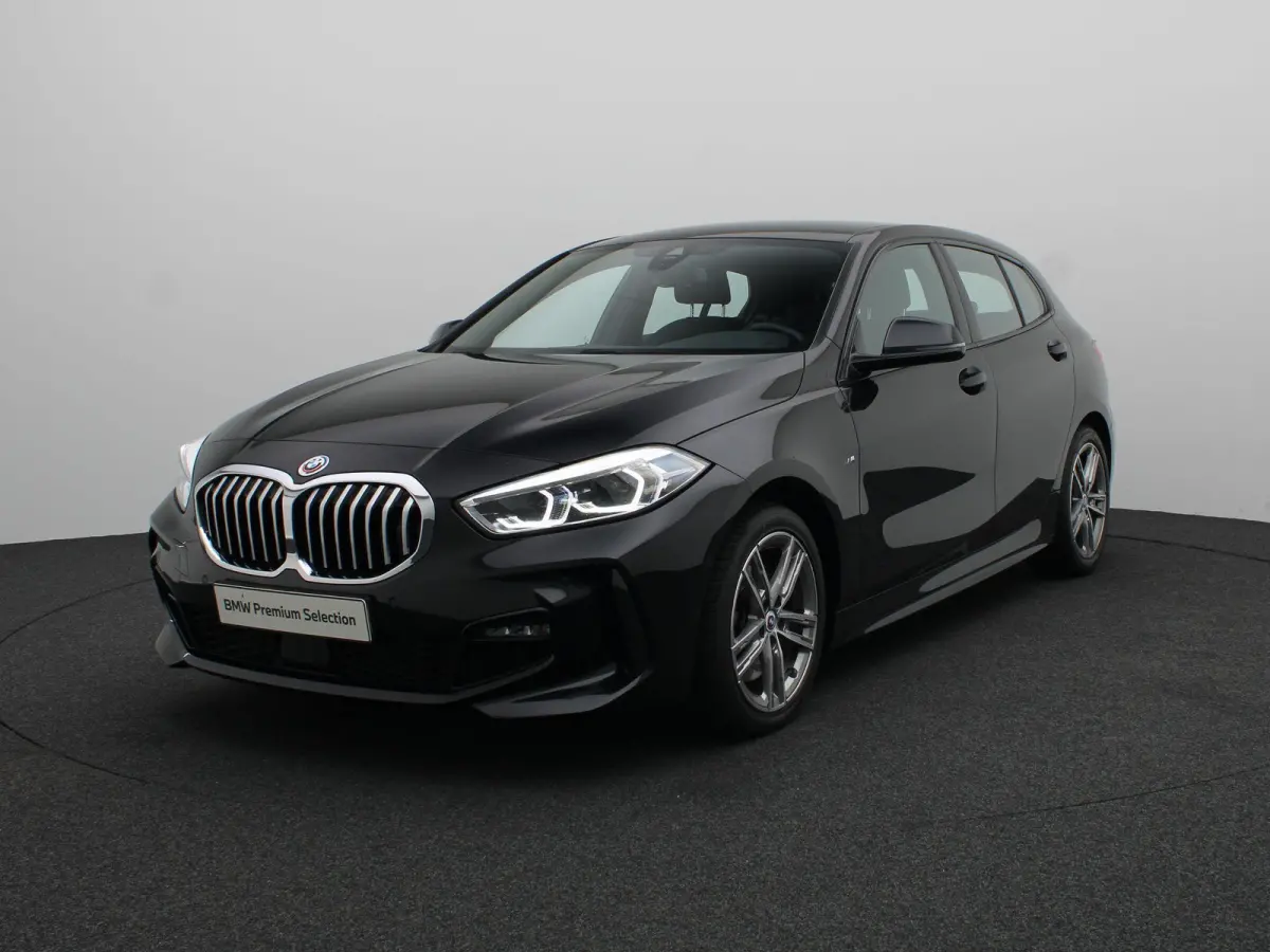 5-deurs 120i Executive | M Sportpakket | Parking Pack | Achteruitrijcamera | DAB | HiFi | 17''