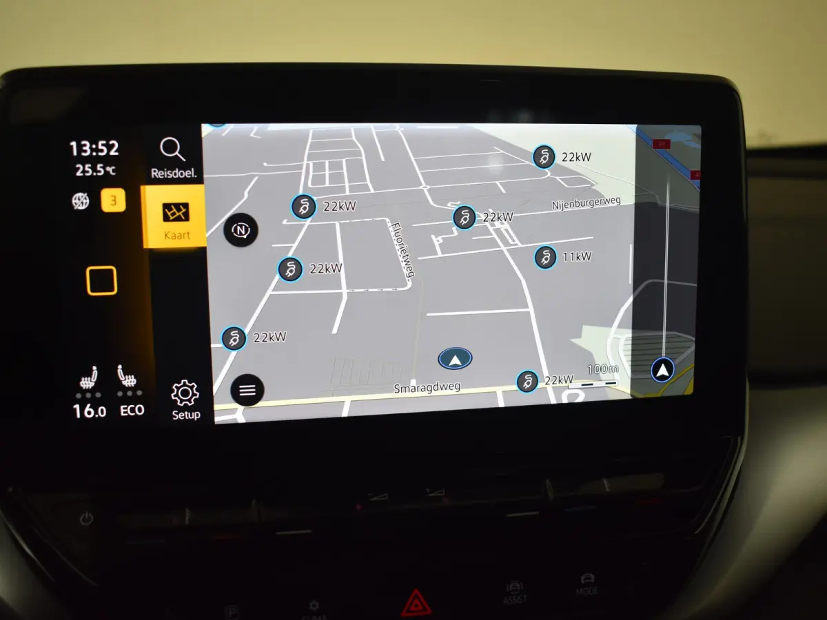 Pure | Cruise control Adapt | App Connect | Parkeersensoren voor/achter | Stuur/stoelverwarming | DAB | LED | Navi | Keyless start | 19"LMV
