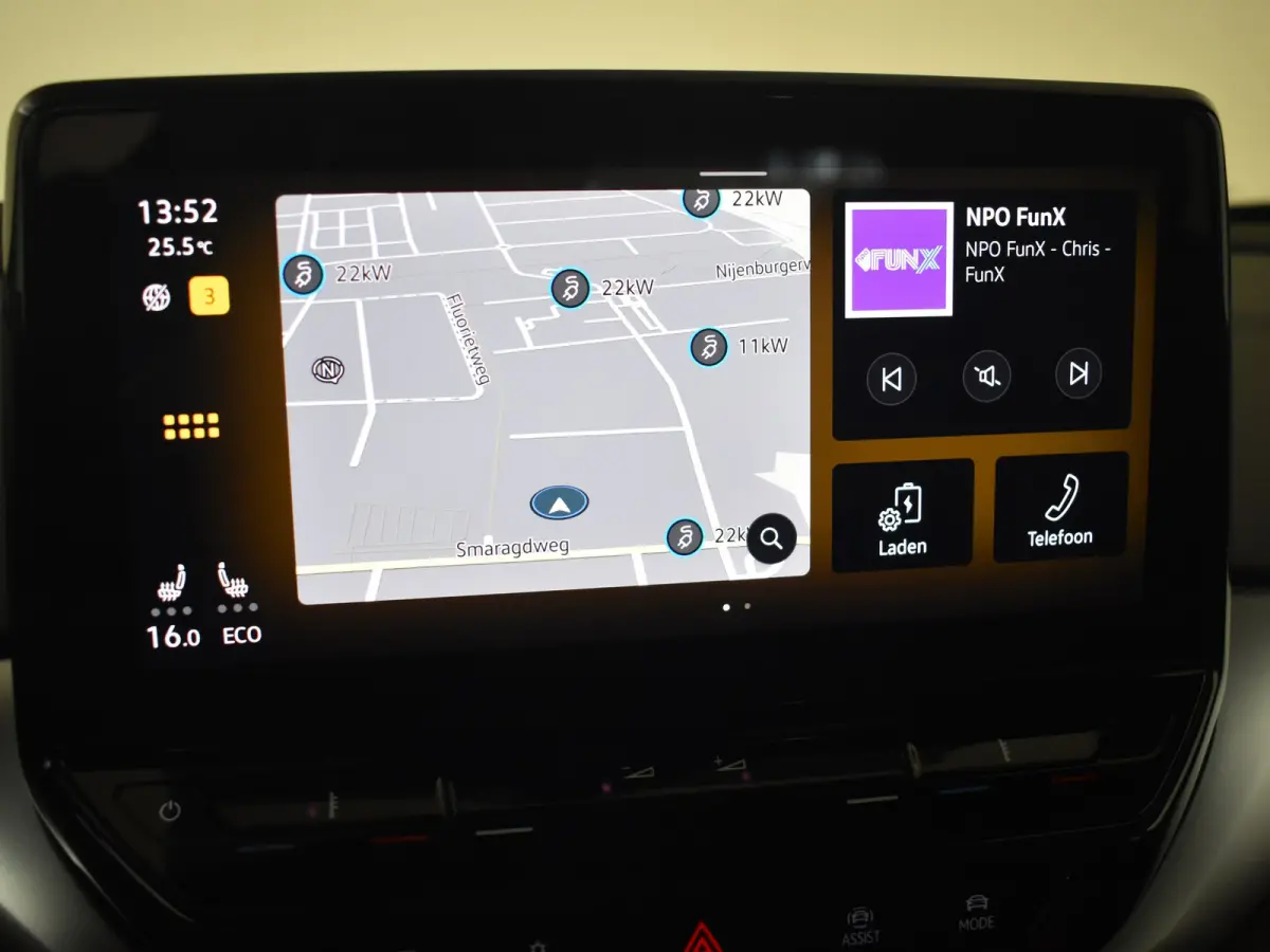 Pure | Cruise control Adapt | App Connect | Parkeersensoren voor/achter | Stuur/stoelverwarming | DAB | LED | Navi | Keyless start | 19"LMV
