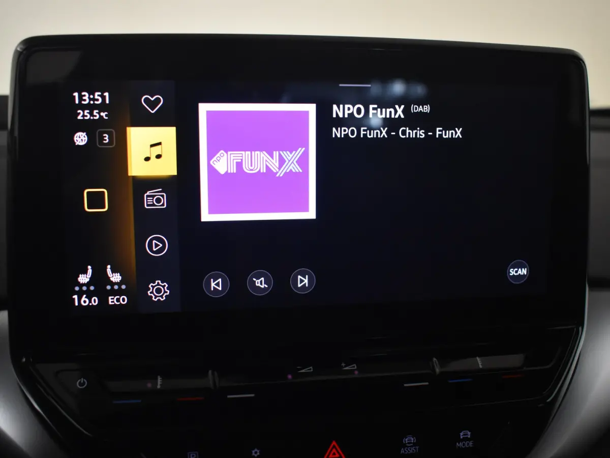 Pure | Cruise control Adapt | App Connect | Parkeersensoren voor/achter | Stuur/stoelverwarming | DAB | LED | Navi | Keyless start | 19"LMV