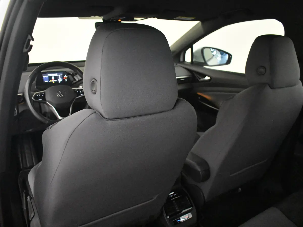 Pure | Cruise control Adapt | App Connect | Parkeersensoren voor/achter | Stuur/stoelverwarming | DAB | LED | Navi | Keyless start | 19"LMV