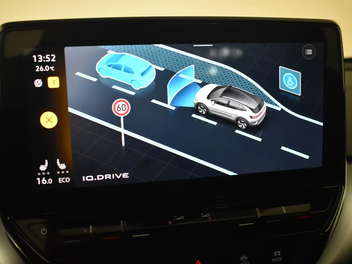 Pure | Cruise control Adapt | App Connect | Parkeersensoren voor/achter | Stuur/stoelverwarming | DAB | LED | Navi | Keyless start | 19"LMV