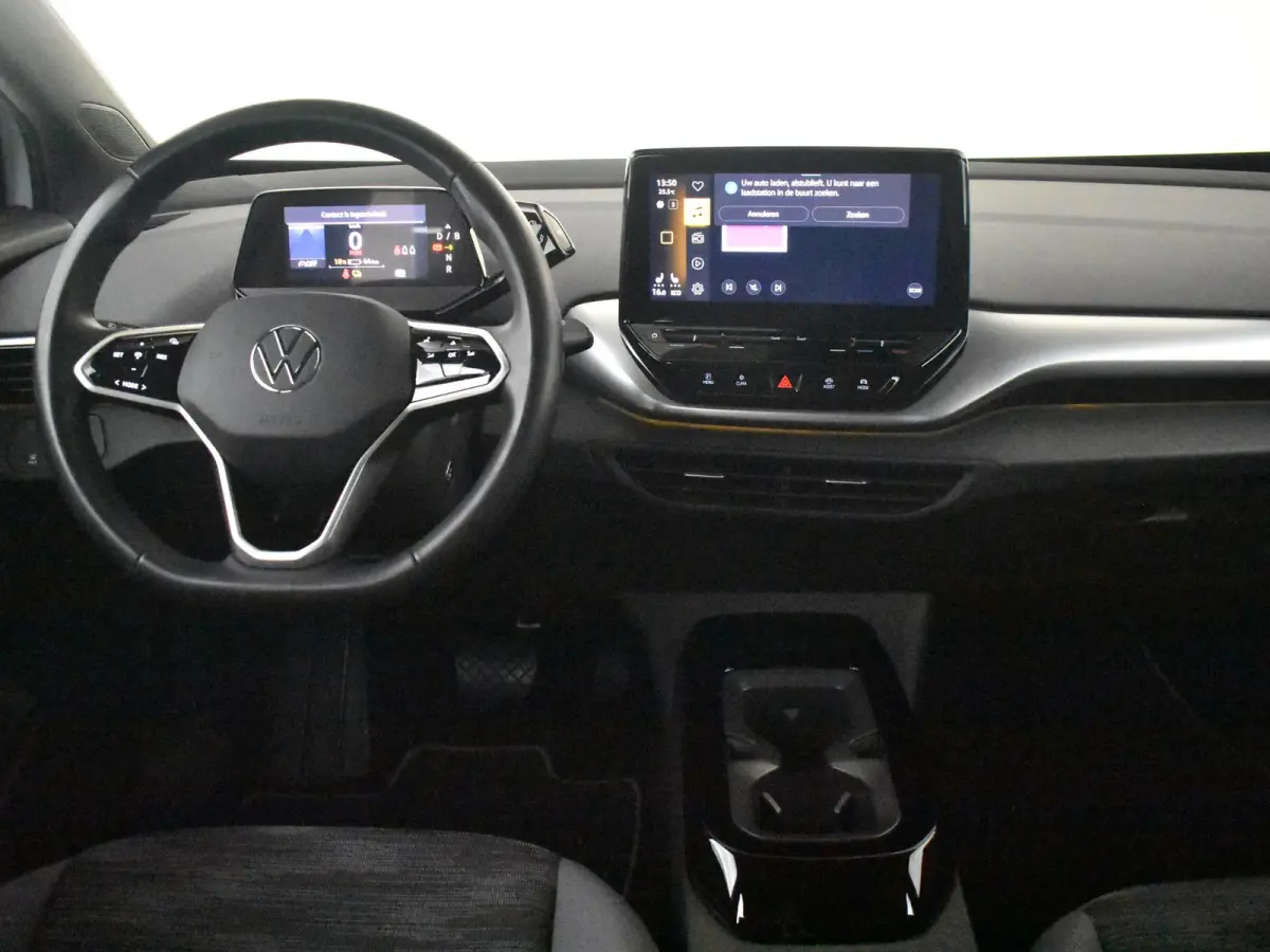 Pure | Cruise control Adapt | App Connect | Parkeersensoren voor/achter | Stuur/stoelverwarming | DAB | LED | Navi | Keyless start | 19"LMV