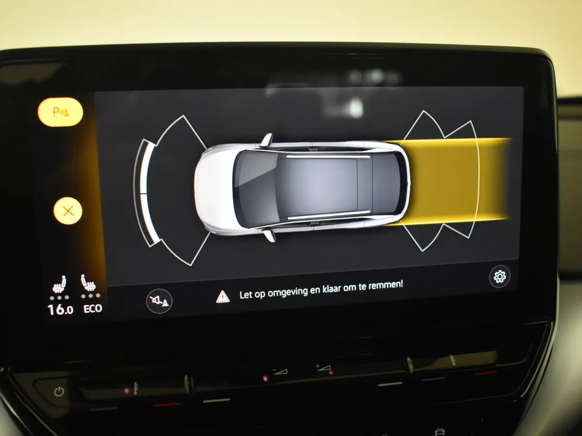 Pure | Cruise control Adapt | App Connect | Parkeersensoren voor/achter | Stuur/stoelverwarming | DAB | LED | Navi | Keyless start | 19"LMV