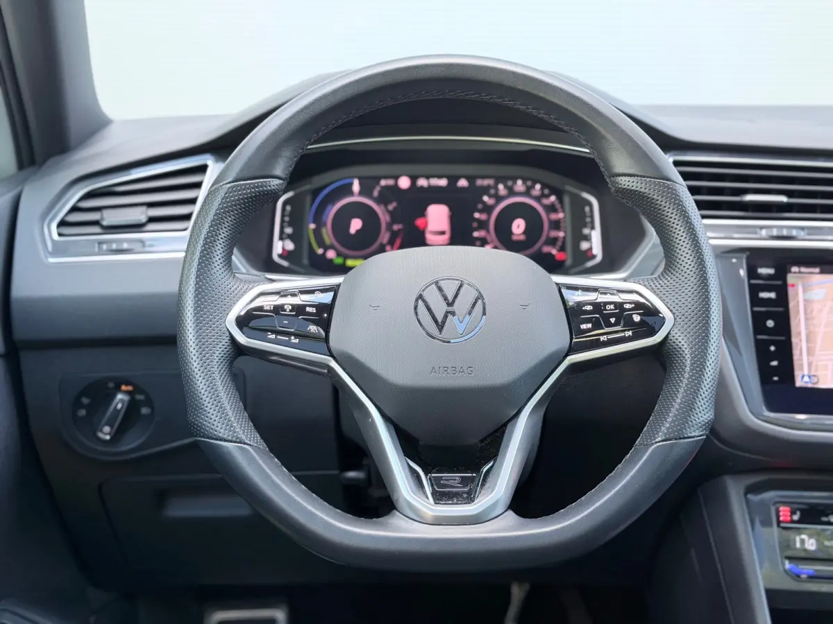 1.4 TSI eHybrid R-Line Pano/Keyless/Camera
