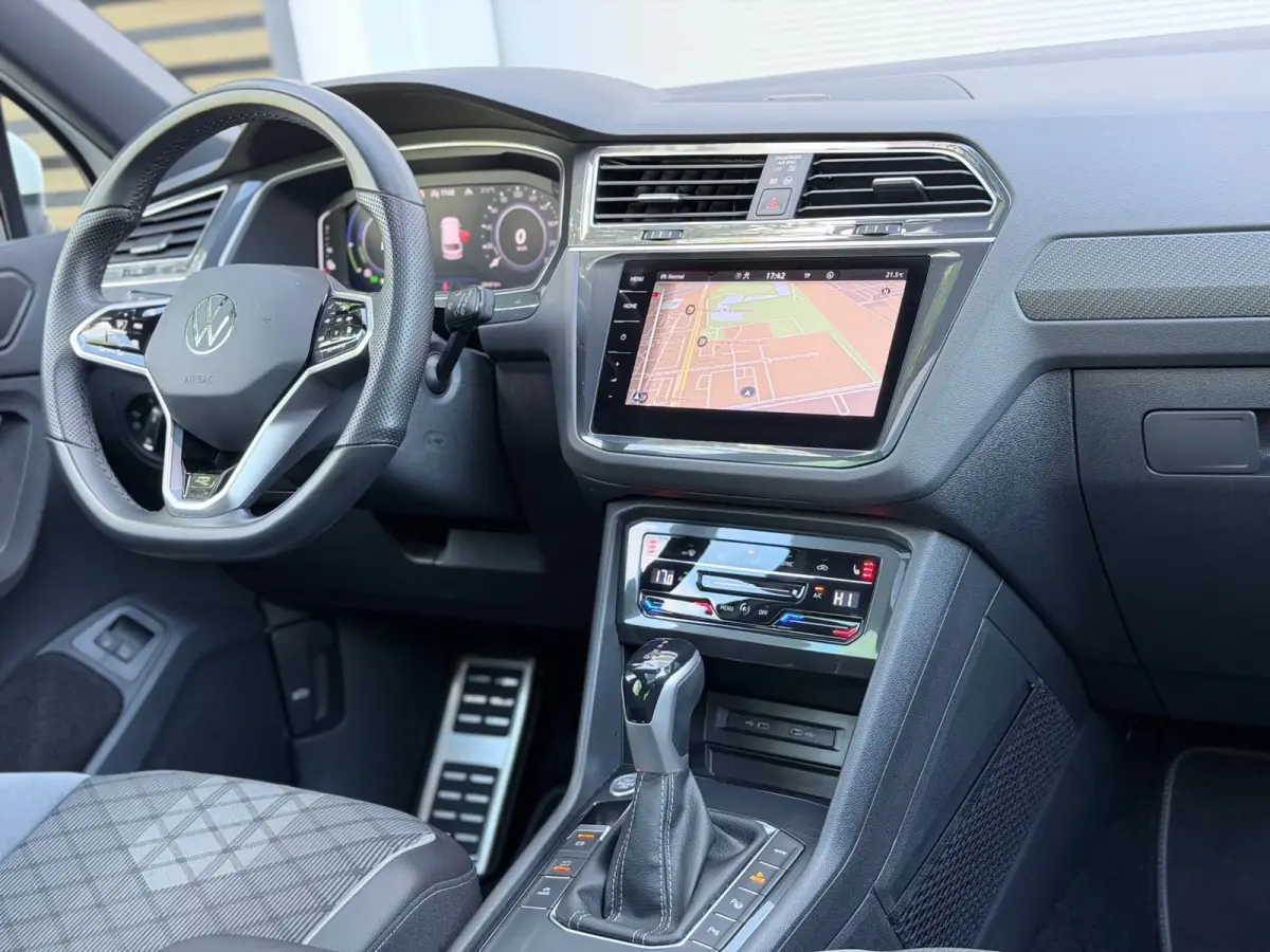 1.4 TSI eHybrid R-Line Pano/Keyless/Camera