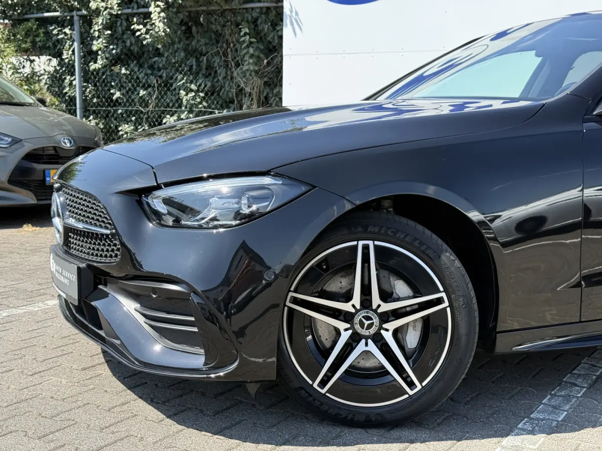 180 AMG Line | CarPlay | Camera | DAB+ | Bicolor | LED