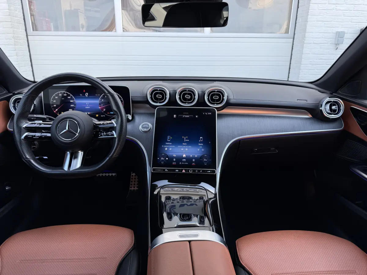 180 AMG Line | CarPlay | Camera | DAB+ | Bicolor | LED