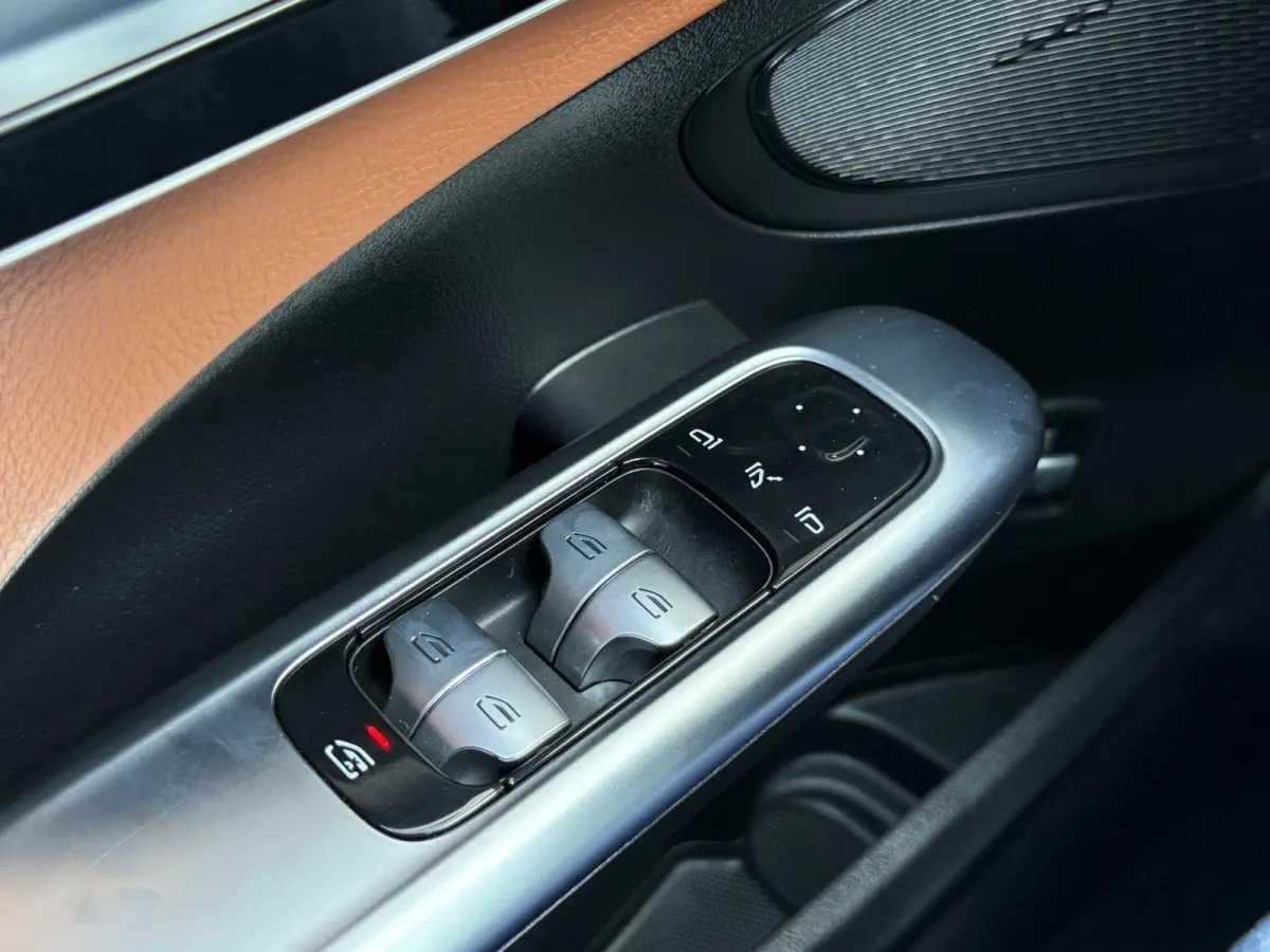180 AMG Line | CarPlay | Camera | DAB+ | Bicolor | LED