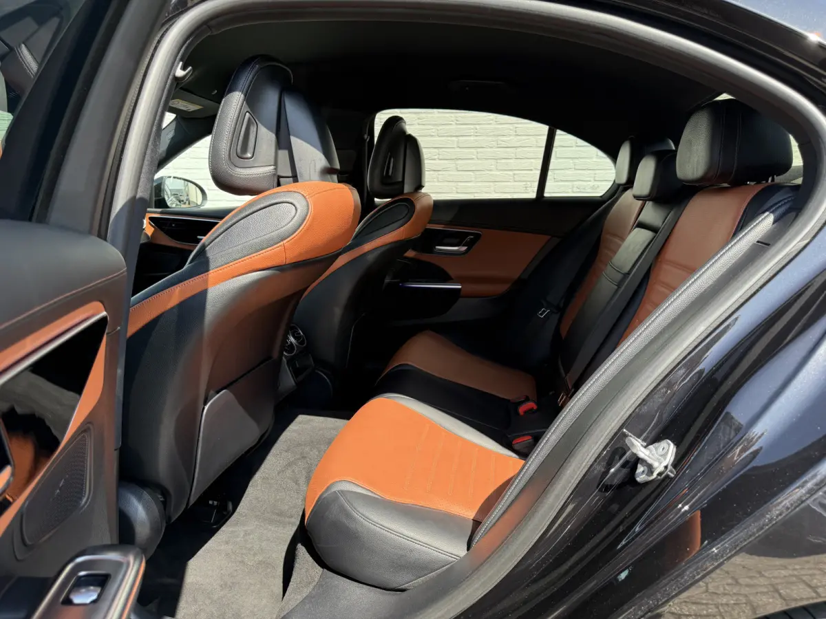 180 AMG Line | CarPlay | Camera | DAB+ | Bicolor | LED