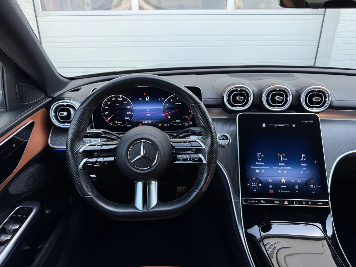 180 AMG Line | CarPlay | Camera | DAB+ | Bicolor | LED