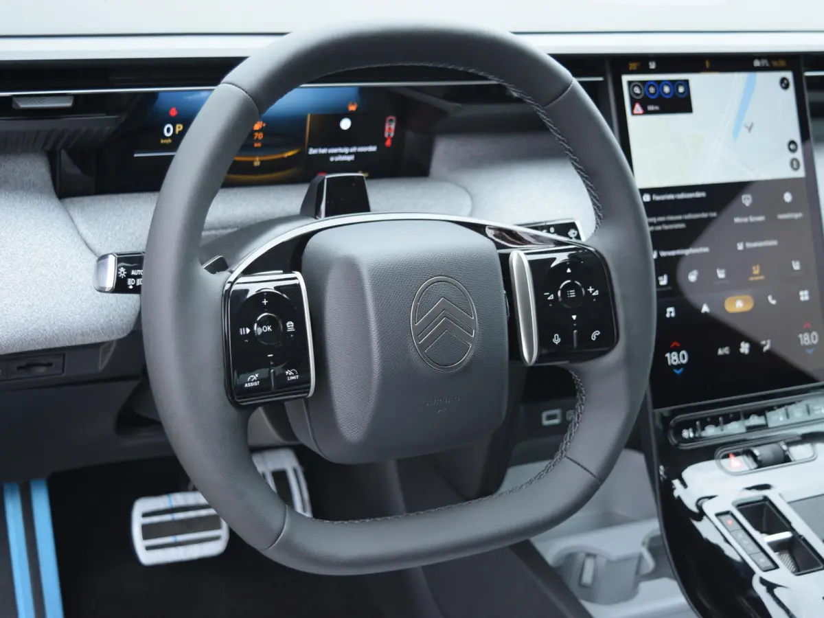 1.2 Hybrid 145 Max l elektrisch bedienbare achterklep l navigatie l Apple Carplay/Android Auto l elektrische stoelen voor