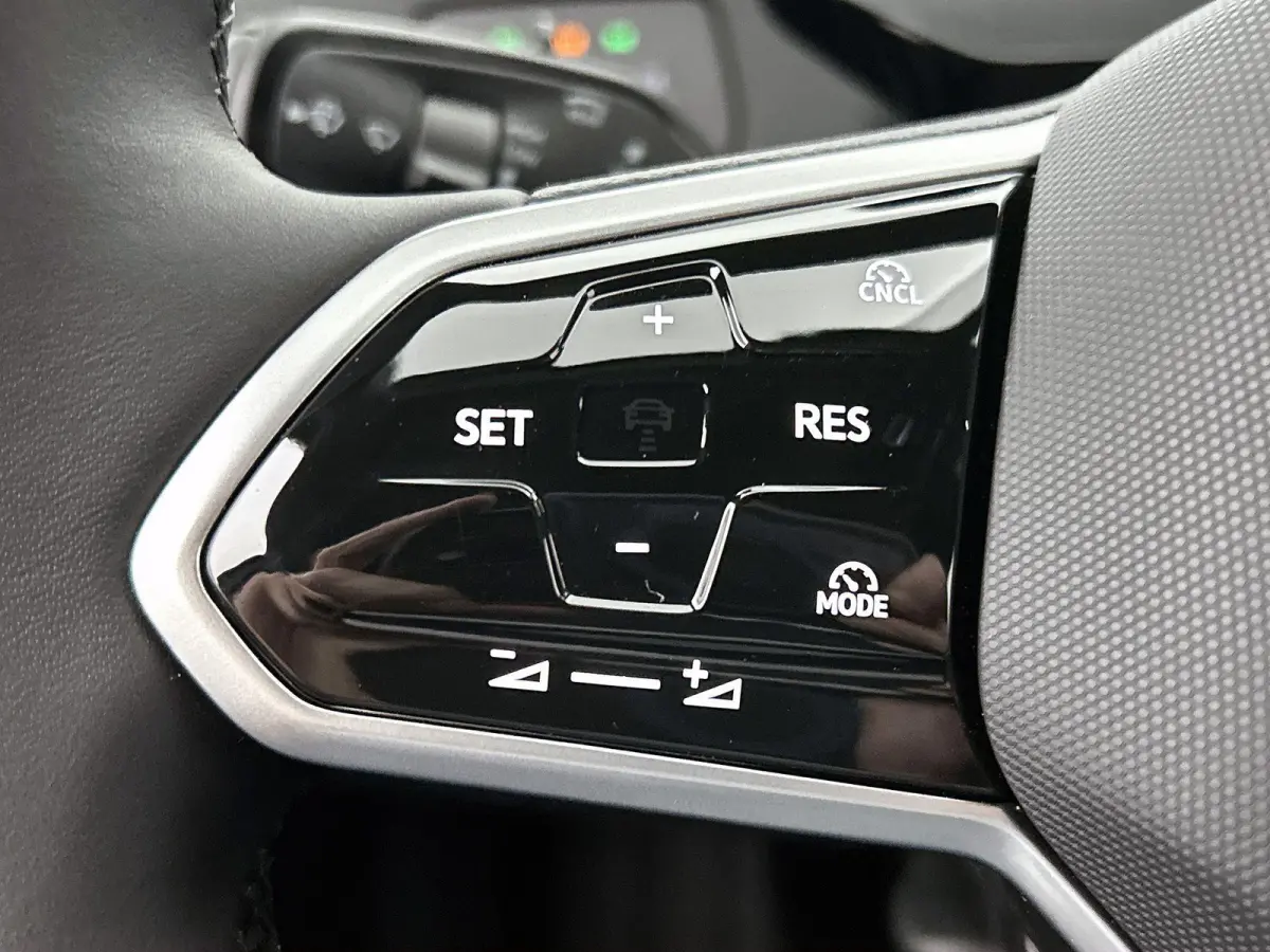 Pro Limited Edition 59 kWh | 204 PK | EM | Panorama Dak | Stoel en Stuurverwarming | Apple Carplay / Android Auto |