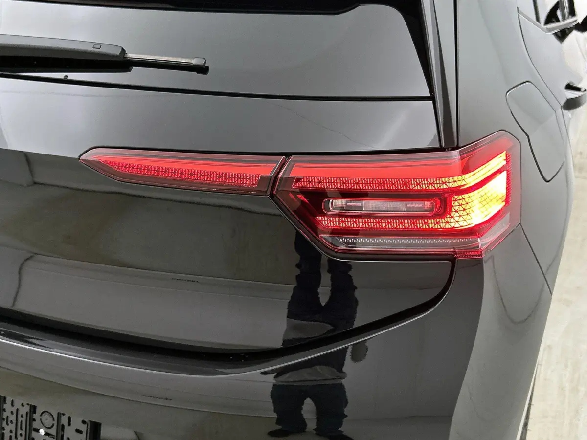 Pro Limited Edition 59 kWh | 204 PK | EM | Panorama Dak | Stoel en Stuurverwarming | Apple Carplay / Android Auto |