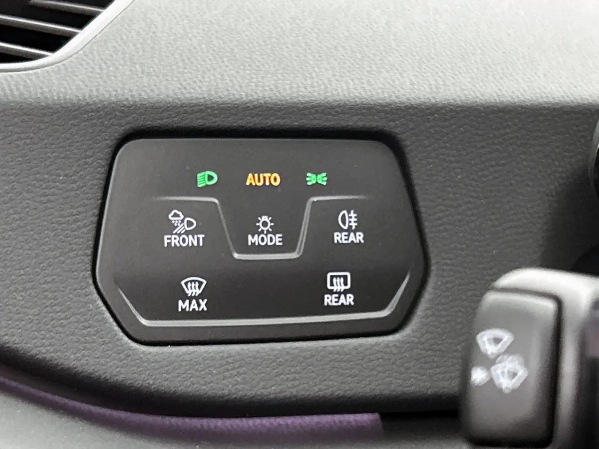 Pro Limited Edition 59 kWh | 204 PK | EM | Panorama Dak | Stoel en Stuurverwarming | Apple Carplay / Android Auto |