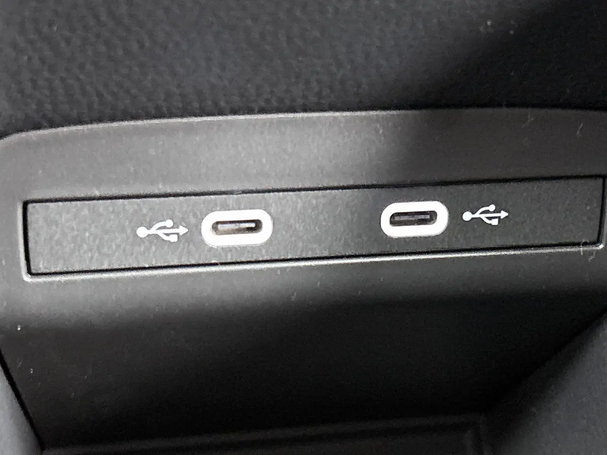 Pro Limited Edition 59 kWh | 204 PK | EM | Panorama Dak | Stoel en Stuurverwarming | Apple Carplay / Android Auto |