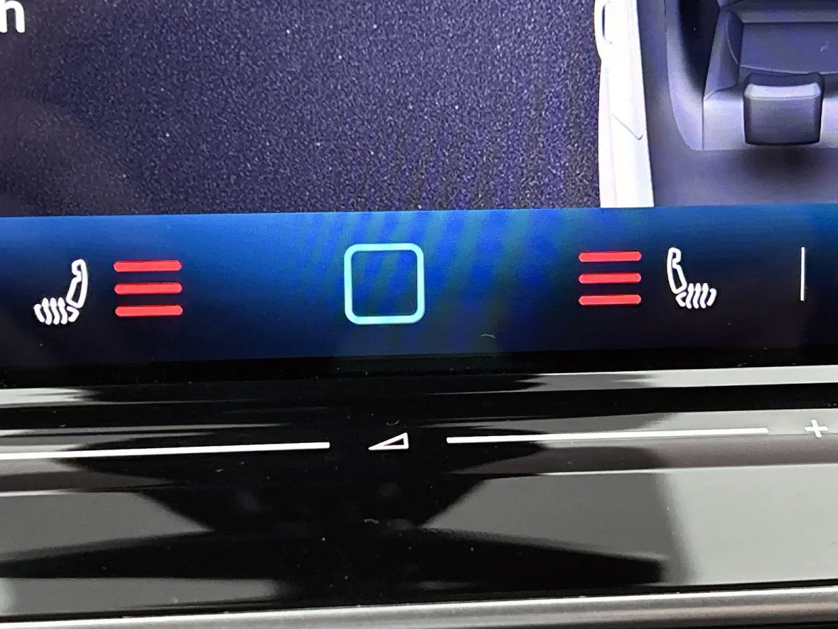 Pro Limited Edition 59 kWh | 204 PK | EM | Panorama Dak | Stoel en Stuurverwarming | Apple Carplay / Android Auto |