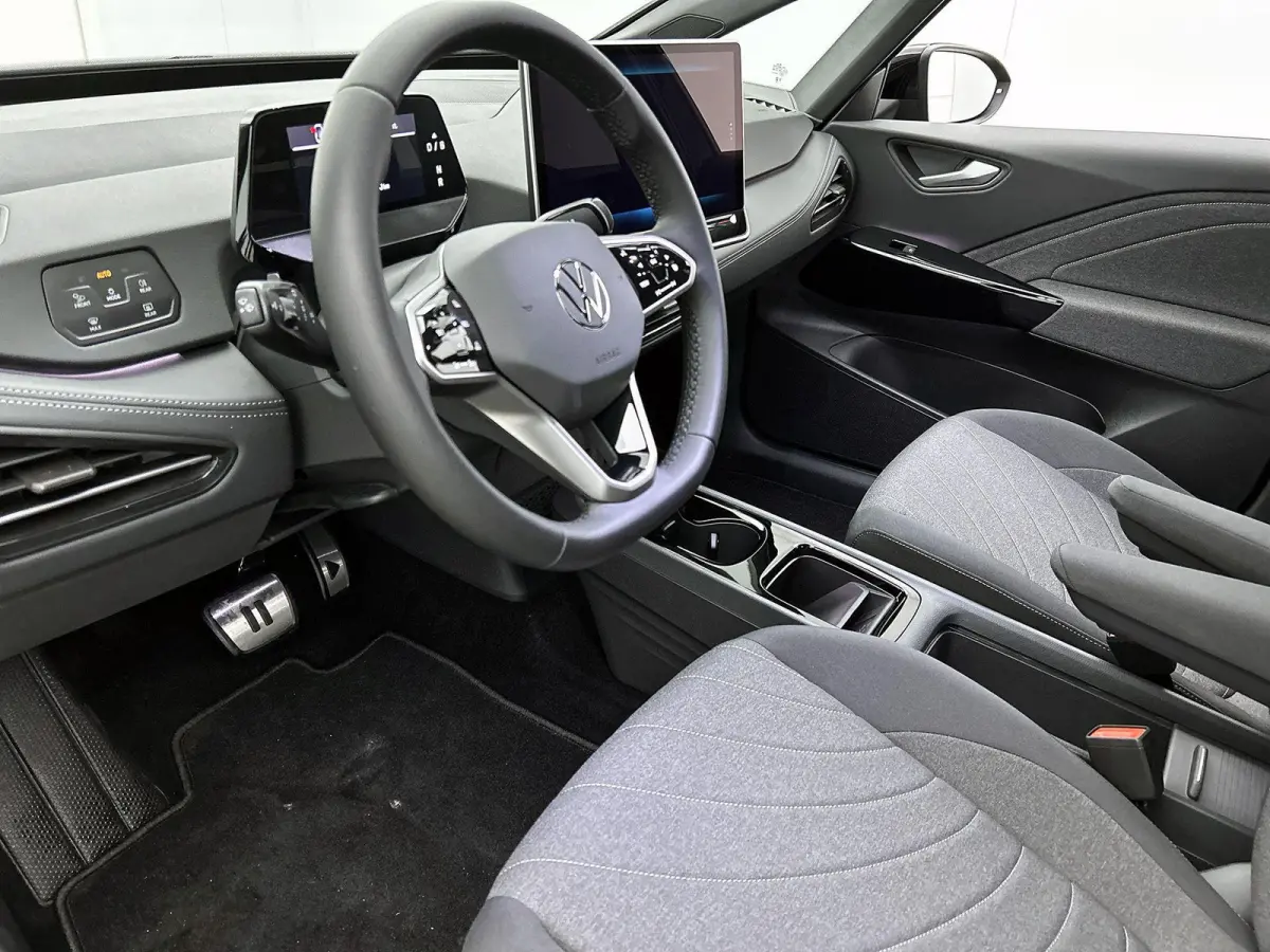 Pro Limited Edition 59 kWh | 204 PK | EM | Panorama Dak | Stoel en Stuurverwarming | Apple Carplay / Android Auto |