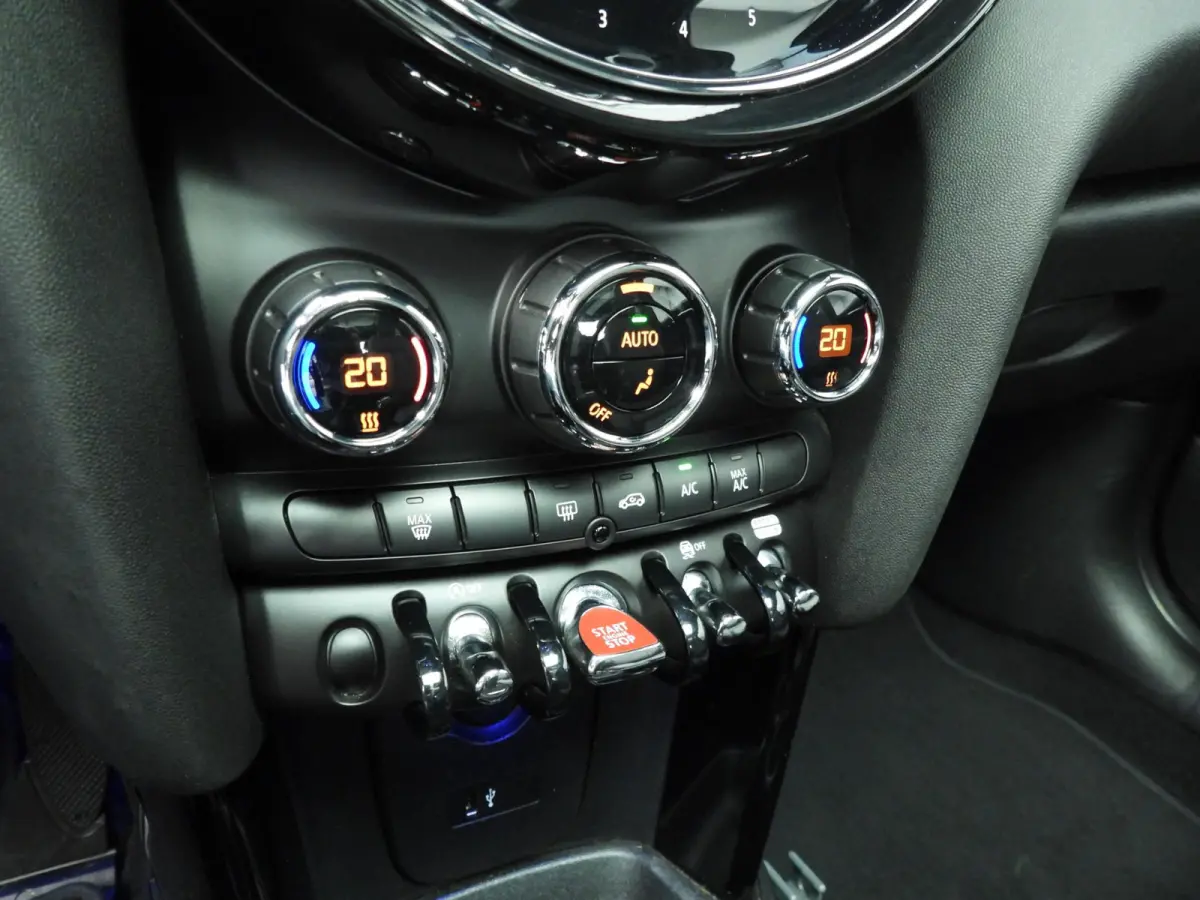 1.5 Cooper | LED | Navigatie | Panoramadak | Sportstoelen | Clima | DAB | Alu 17 inch