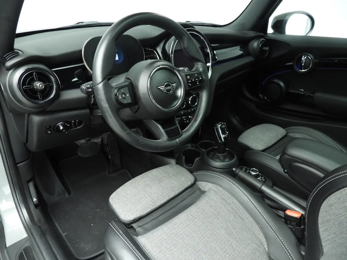 1.5 Cooper | LED | Navigatie | Panoramadak | Sportstoelen | Clima | DAB | Alu 17 inch