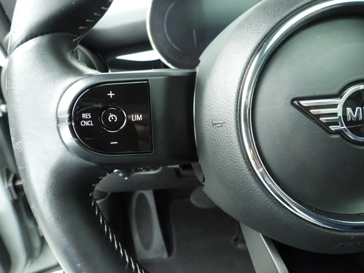 1.5 Cooper | LED | Navigatie | Panoramadak | Sportstoelen | Clima | DAB | Alu 17 inch