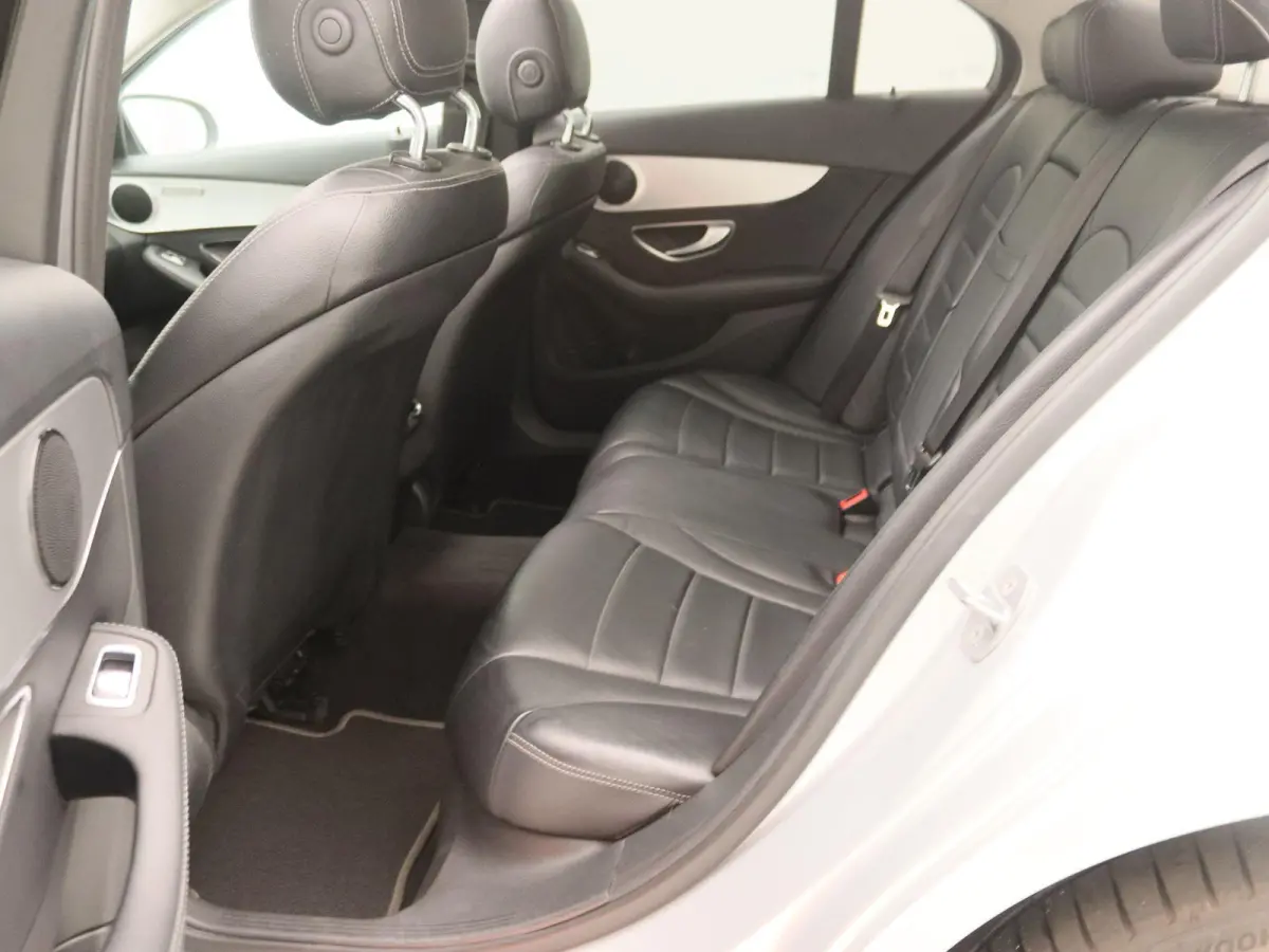 350 e | Panoramadak | Stoelverwarming | Navigatie | Lederen Bekleding | Climate Control | Lichtmetalen Velgen |
