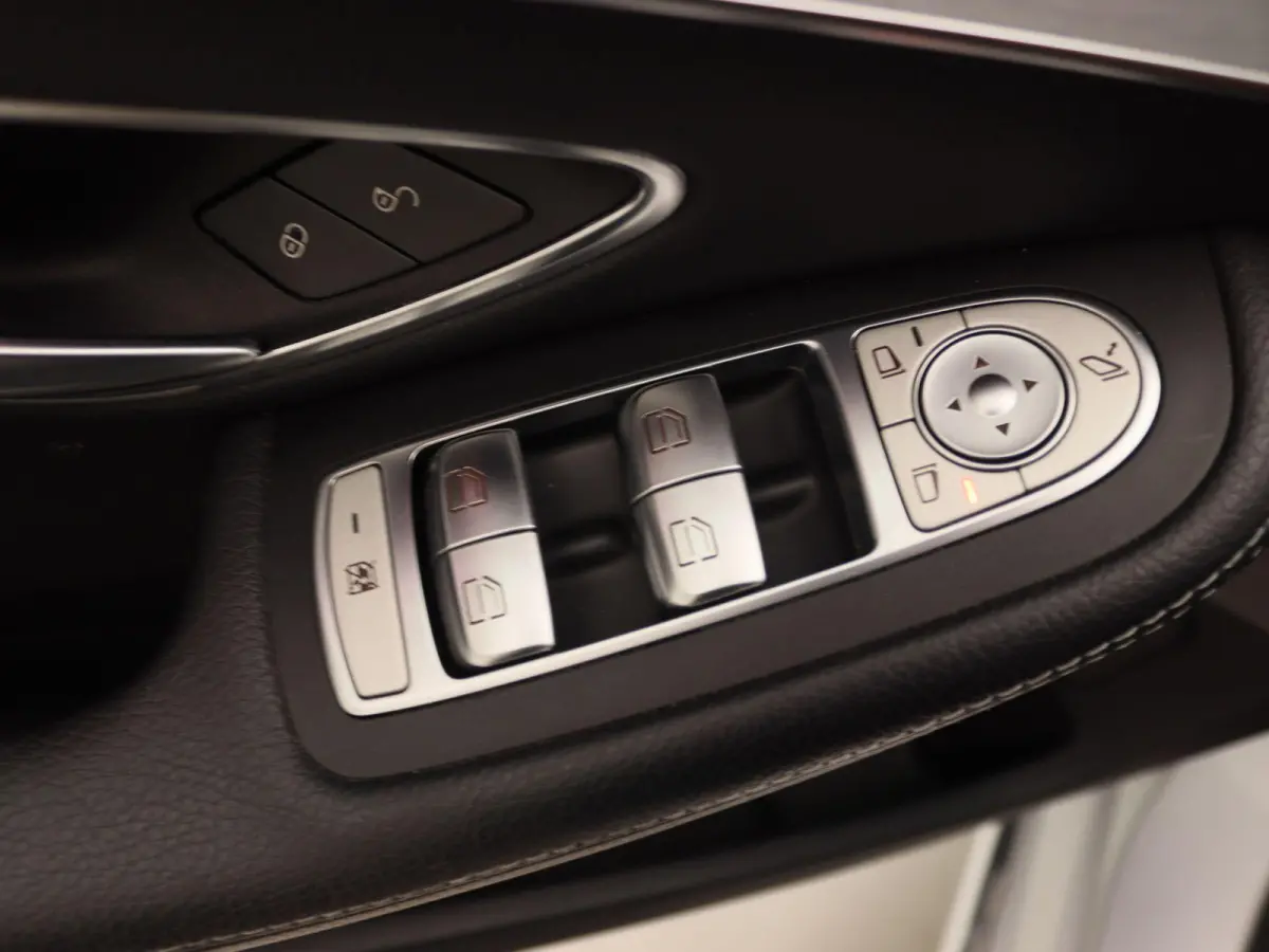 350 e | Panoramadak | Stoelverwarming | Navigatie | Lederen Bekleding | Climate Control | Lichtmetalen Velgen |