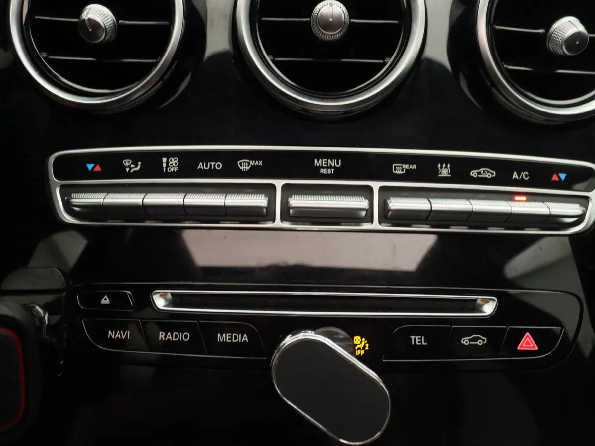 350 e | Panoramadak | Stoelverwarming | Navigatie | Lederen Bekleding | Climate Control | Lichtmetalen Velgen |