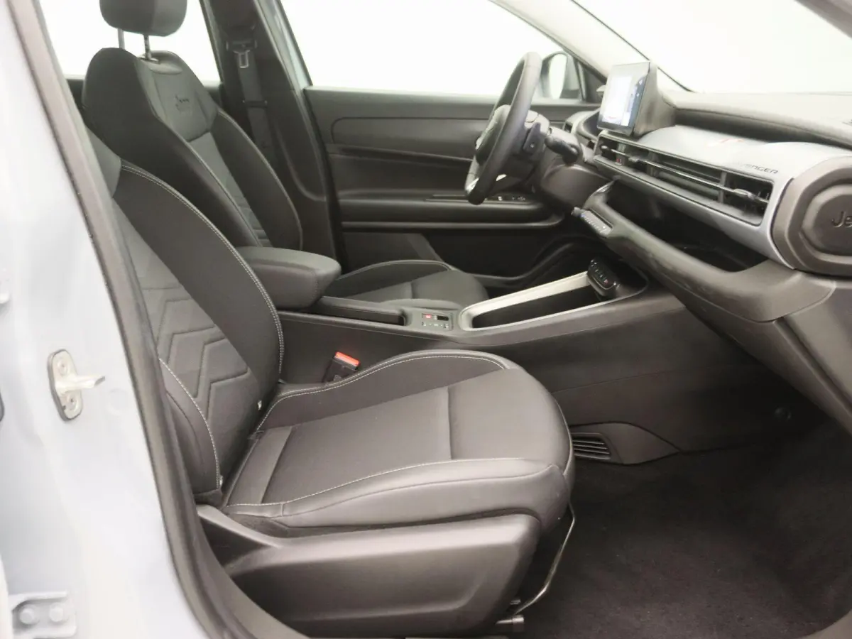 1.2 e-Hybrid Altitude | Camera | Climate control | Apple Carplay/Android Auto