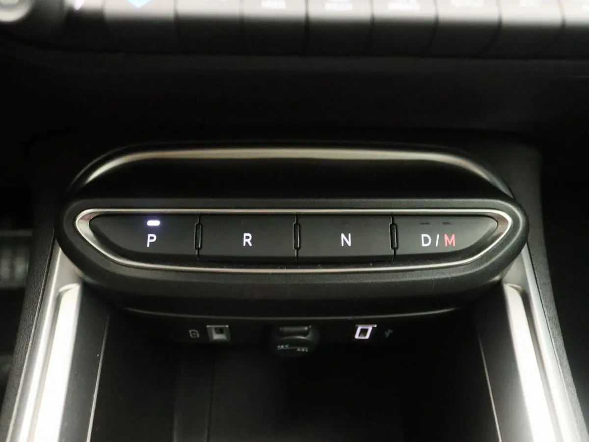 1.2 e-Hybrid Altitude | Camera | Climate control | Apple Carplay/Android Auto