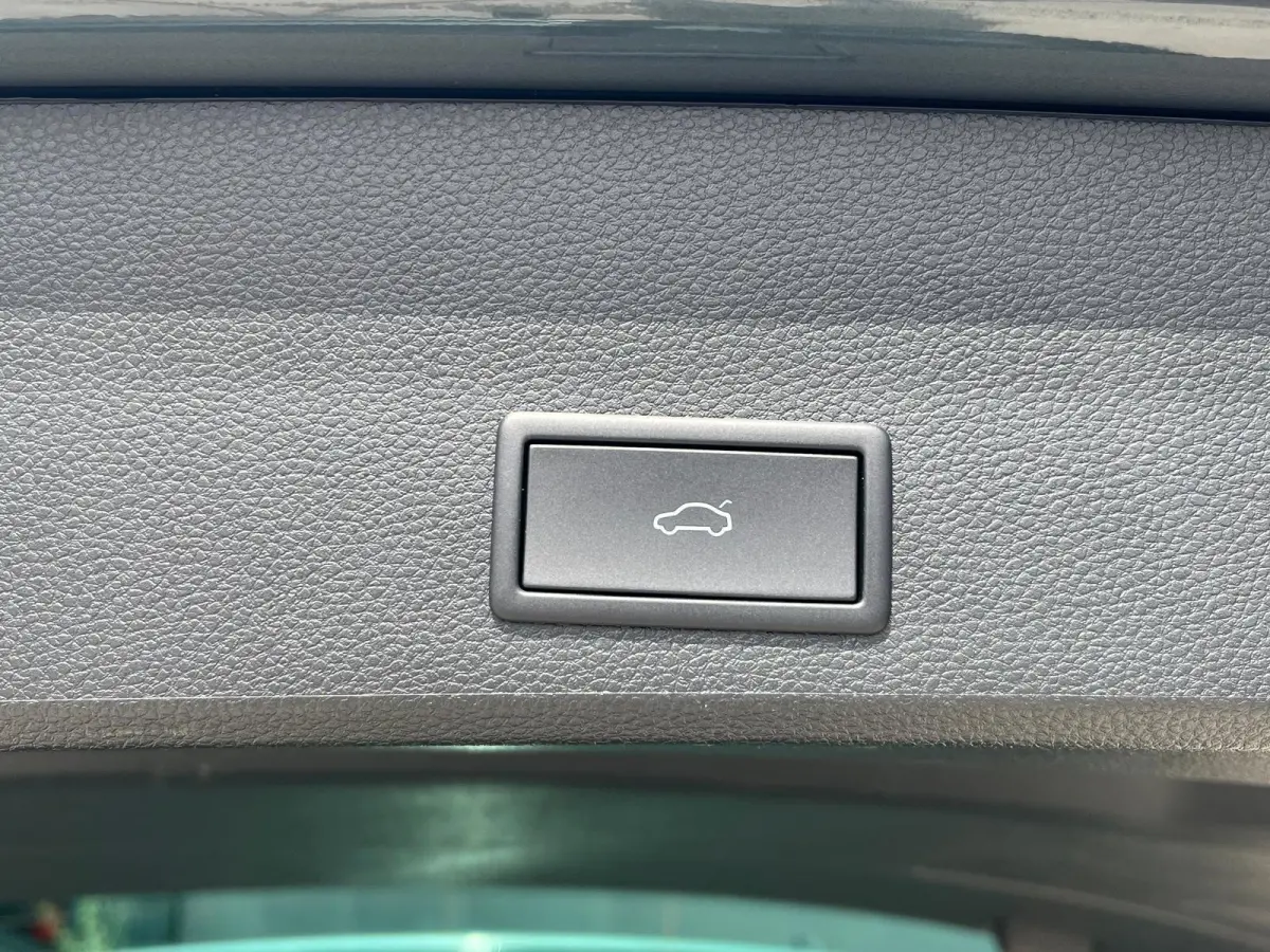 1.5 TSI FR Business Intense | 19' LMV | Elek. Trekhaak | Lederen Bekleding | Memory | Panoramadak |