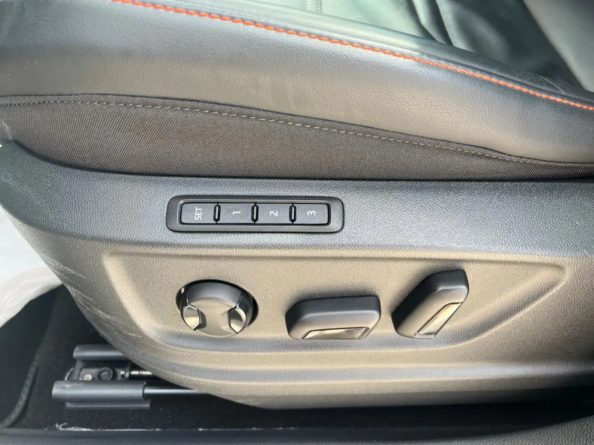 1.5 TSI FR Business Intense | 19' LMV | Elek. Trekhaak | Lederen Bekleding | Memory | Panoramadak |