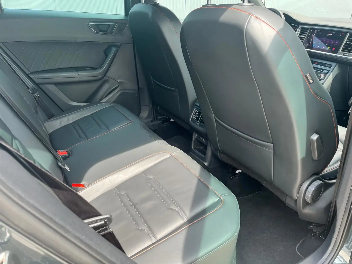 1.5 TSI FR Business Intense | 19' LMV | Elek. Trekhaak | Lederen Bekleding | Memory | Panoramadak |