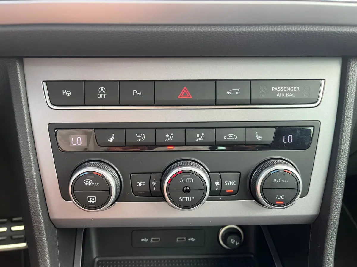 1.5 TSI FR Business Intense | 19' LMV | Elek. Trekhaak | Lederen Bekleding | Memory | Panoramadak |