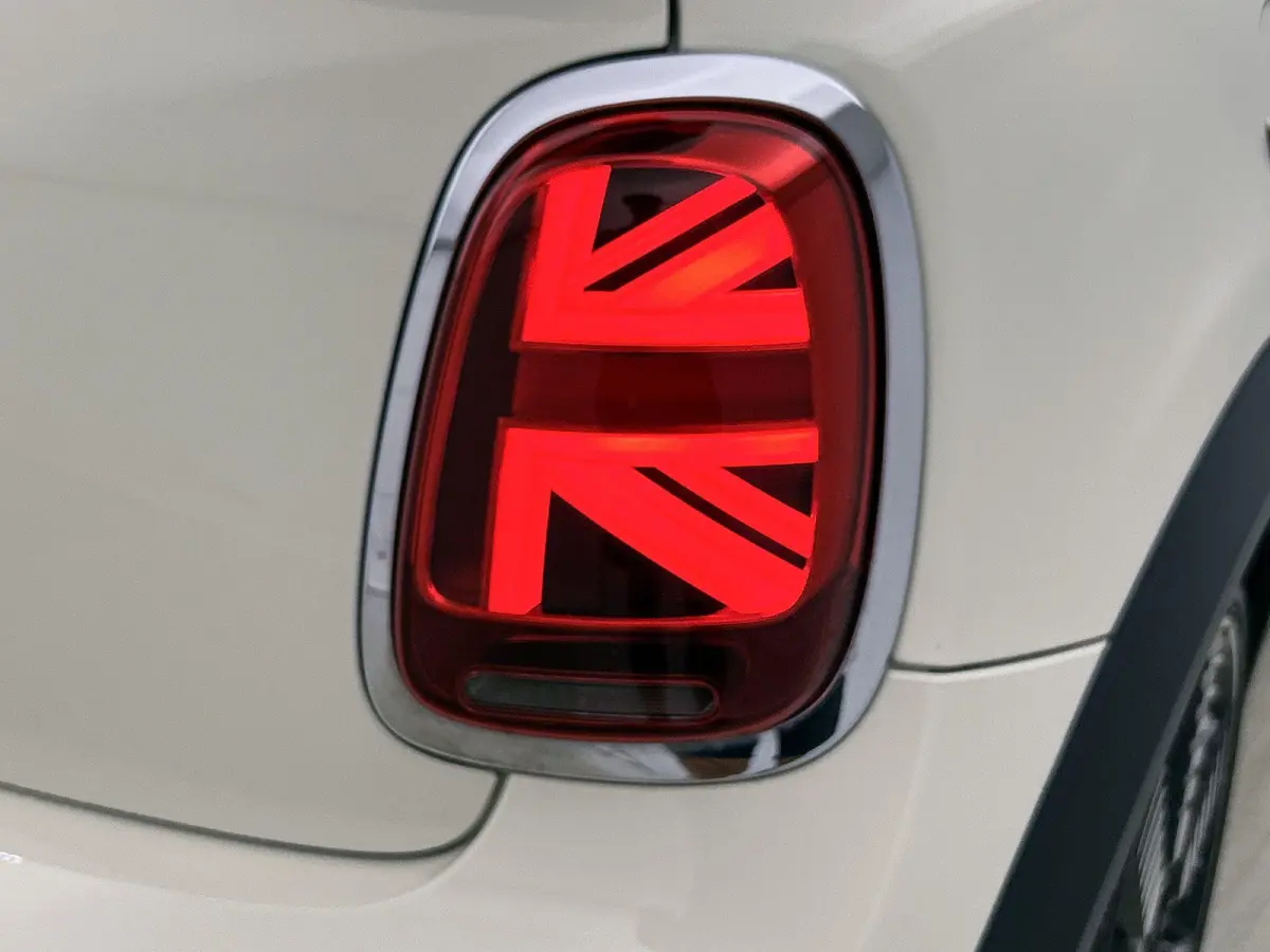 1.5 MINI Yours | Camera | Sensoren Achter | Cruise Control | Keyless Start | DAB | 136PK