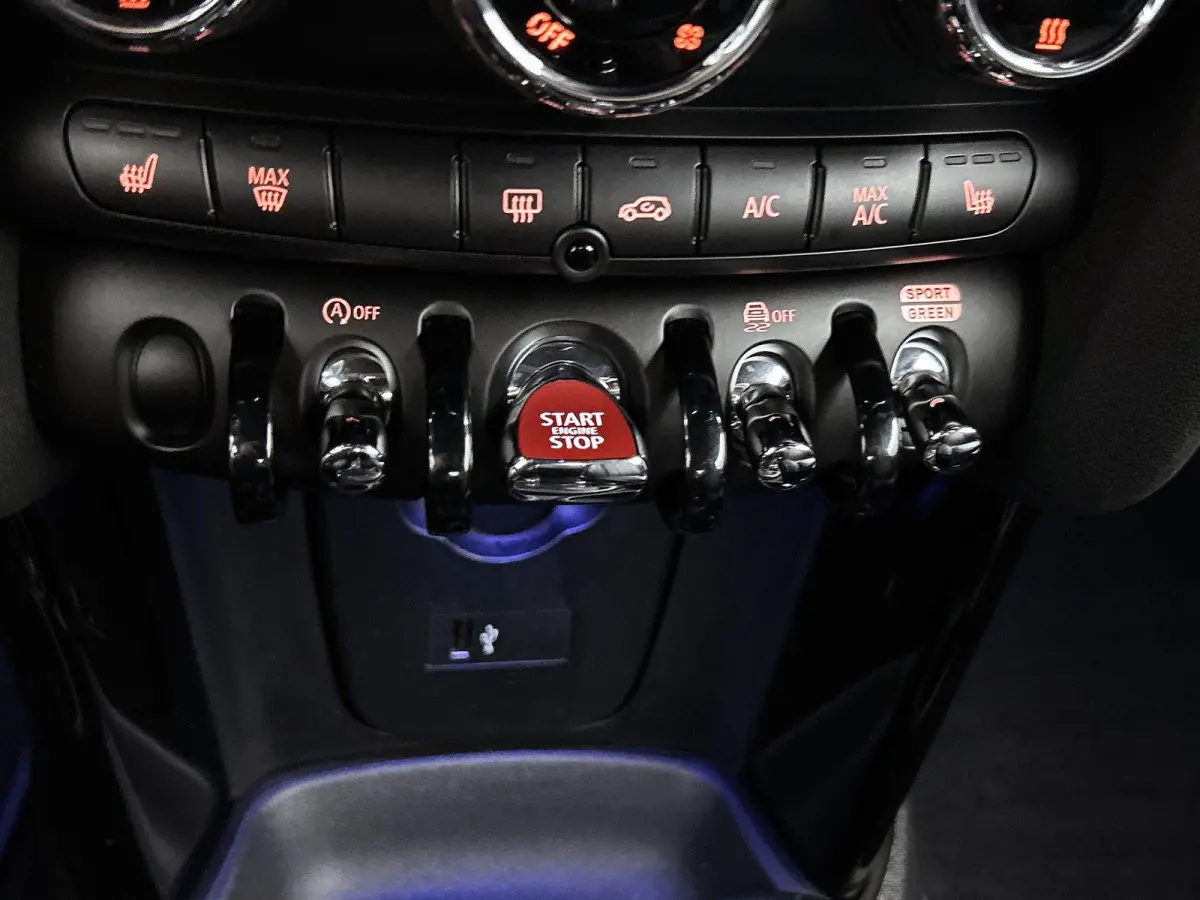 1.5 MINI Yours | Camera | Sensoren Achter | Cruise Control | Keyless Start | DAB | 136PK