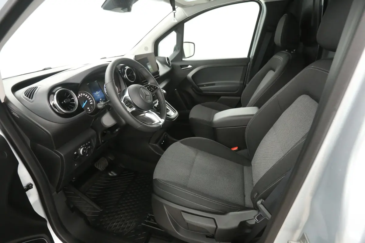112 51 kWh | NIEUW | Snelladen | SOH 99% | 1400kg Trekgew. | Clima | Camera | Cruise | Carplay | Navi | Stoel/Stuurverw.