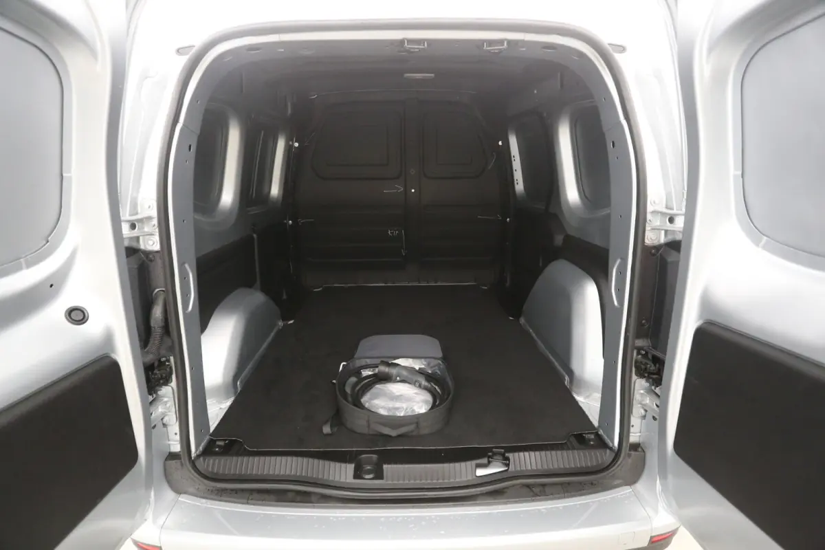 112 51 kWh | NIEUW | Snelladen | SOH 99% | 1400kg Trekgew. | Clima | Camera | Cruise | Carplay | Navi | Stoel/Stuurverw.