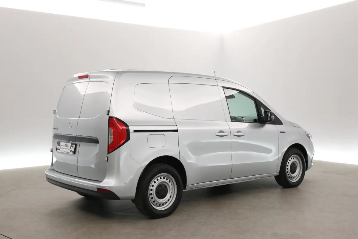 112 51 kWh | NIEUW | Snelladen | SOH 99% | 1400kg Trekgew. | Clima | Camera | Cruise | Carplay | Navi | Stoel/Stuurverw.
