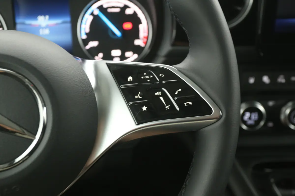 112 51 kWh | NIEUW | Snelladen | SOH 99% | 1400kg Trekgew. | Clima | Camera | Cruise | Carplay | Navi | Stoel/Stuurverw.