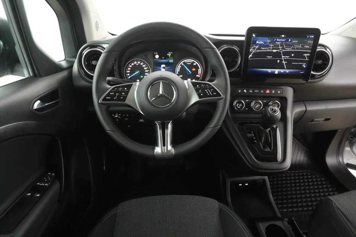 112 51 kWh | NIEUW | Snelladen | SOH 99% | 1400kg Trekgew. | Clima | Camera | Cruise | Carplay | Navi | Stoel/Stuurverw.