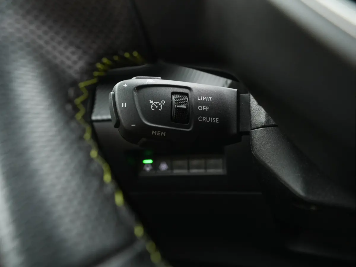 EV GT Pack 50 kWh [3-Fase-11kW] {SoH-88%} (INCL-BTW) * HEATPUMP | PANO |  LEATHER-ALCANTARA| DIGI-COCKPIT | FULL-LED | BLIS | KEYLESS | CAMERA | CARPLAY | DAB+ | NAVI-FULLMAP | ECC | PDC | S