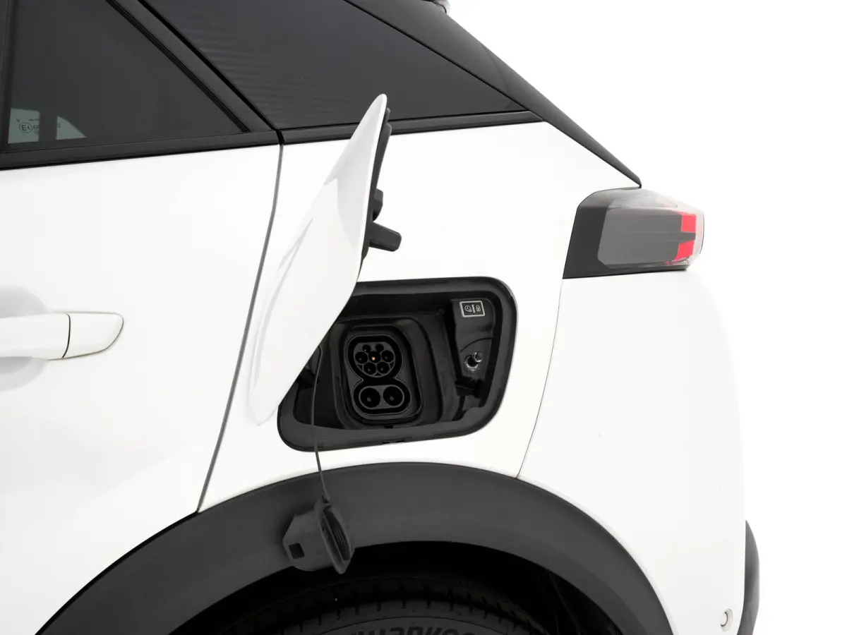 EV GT Pack 50 kWh [3-Fase-11kW] {SoH-88%} (INCL-BTW) * HEATPUMP | PANO |  LEATHER-ALCANTARA| DIGI-COCKPIT | FULL-LED | BLIS | KEYLESS | CAMERA | CARPLAY | DAB+ | NAVI-FULLMAP | ECC | PDC | S