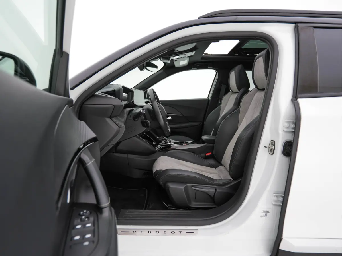 EV GT Pack 50 kWh [3-Fase-11kW] {SoH-88%} (INCL-BTW) * HEATPUMP | PANO |  LEATHER-ALCANTARA| DIGI-COCKPIT | FULL-LED | BLIS | KEYLESS | CAMERA | CARPLAY | DAB+ | NAVI-FULLMAP | ECC | PDC | S