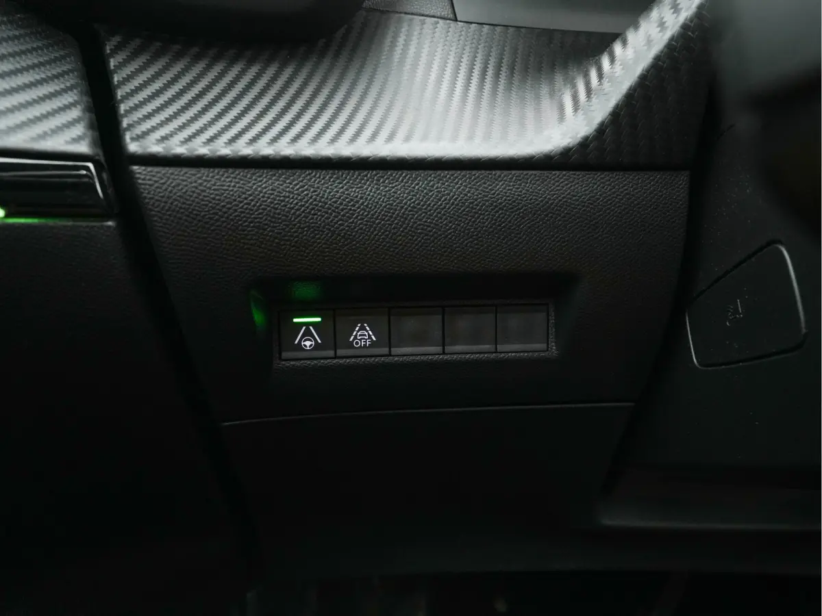 EV GT Pack 50 kWh [3-Fase-11kW] {SoH-88%} (INCL-BTW) * HEATPUMP | PANO |  LEATHER-ALCANTARA| DIGI-COCKPIT | FULL-LED | BLIS | KEYLESS | CAMERA | CARPLAY | DAB+ | NAVI-FULLMAP | ECC | PDC | S
