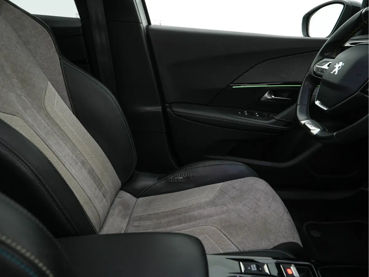 EV GT Pack 50 kWh [3-Fase-11kW] {SoH-88%} (INCL-BTW) * HEATPUMP | PANO |  LEATHER-ALCANTARA| DIGI-COCKPIT | FULL-LED | BLIS | KEYLESS | CAMERA | CARPLAY | DAB+ | NAVI-FULLMAP | ECC | PDC | S